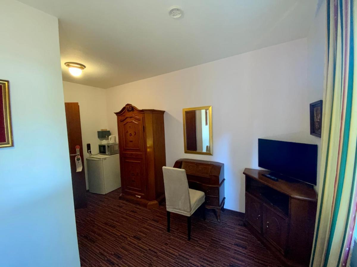 Hotel Attache Raunheim Exteriör bild