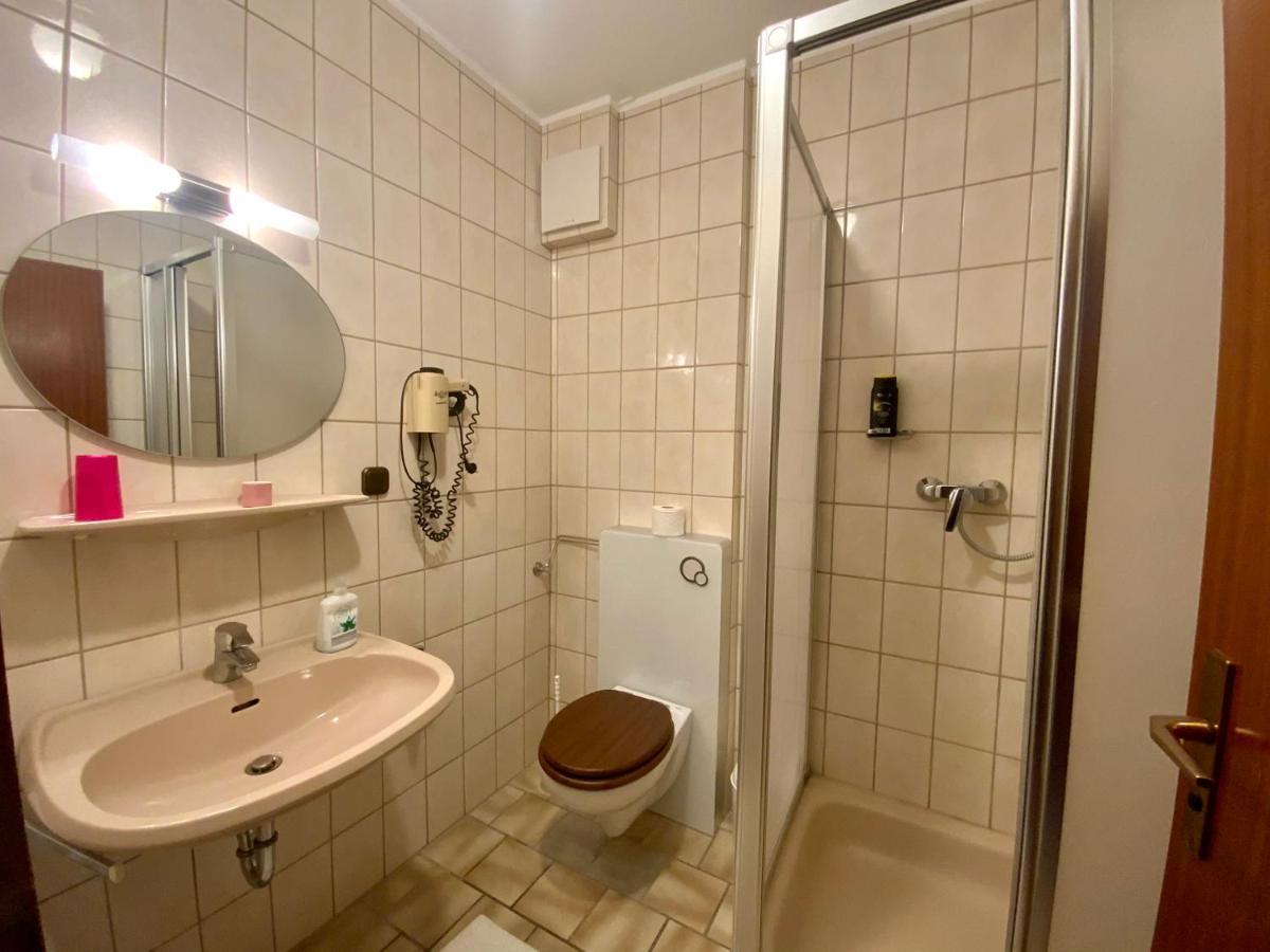 Hotel Attache Raunheim Exteriör bild