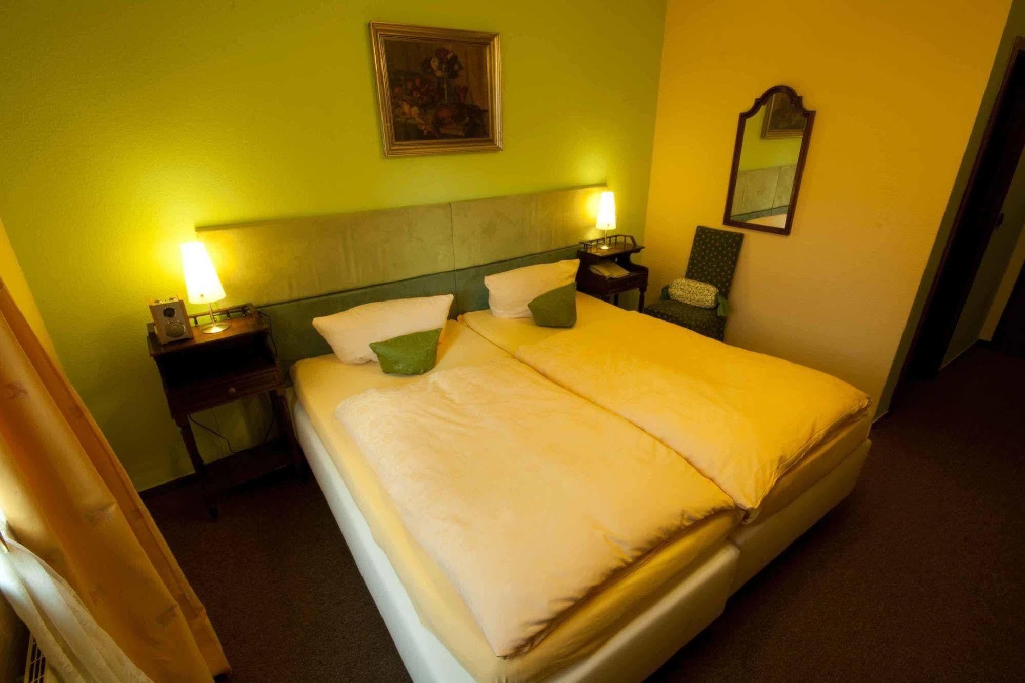 Hotel Attache Raunheim Exteriör bild