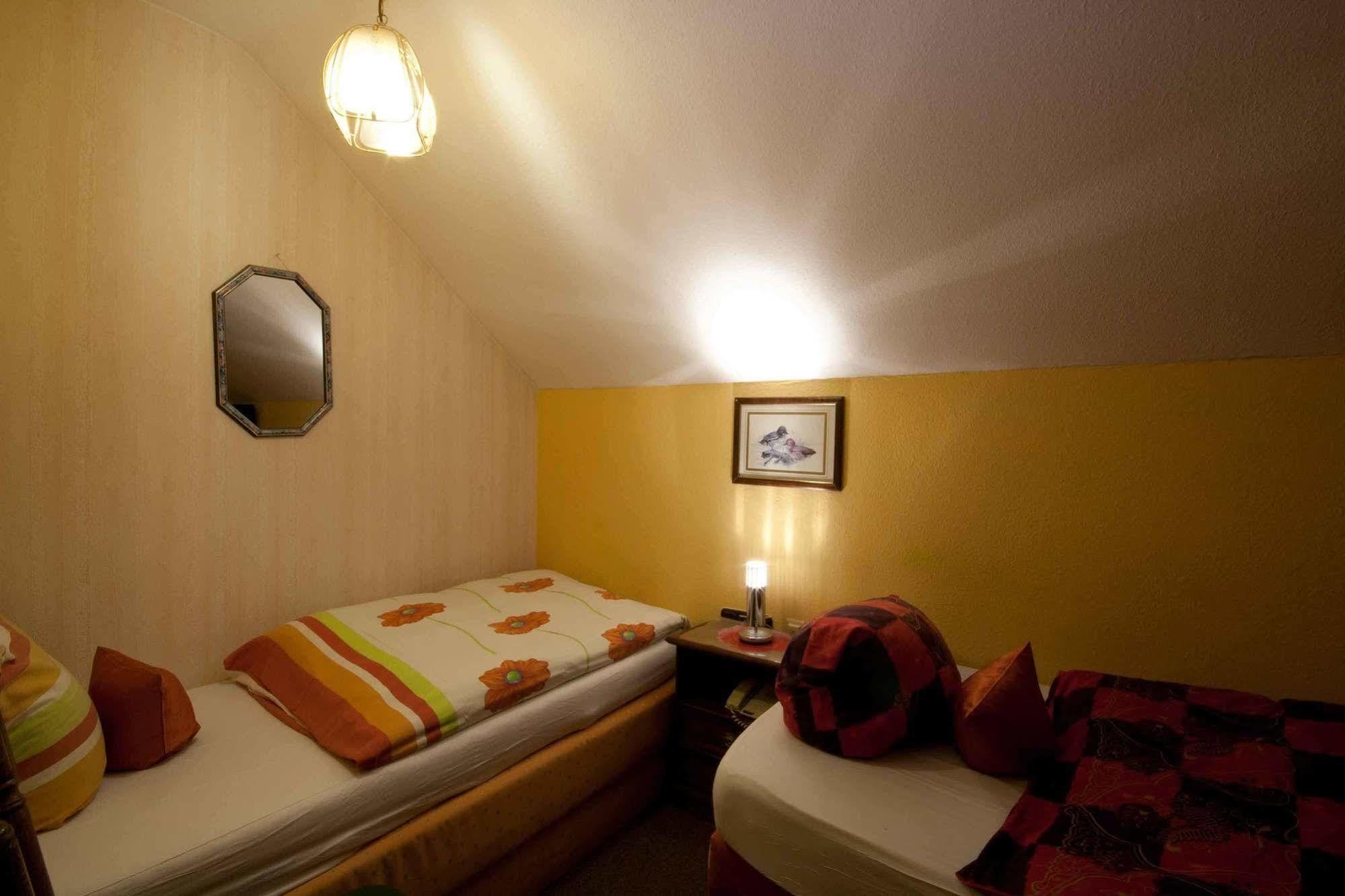 Hotel Attache Raunheim Exteriör bild