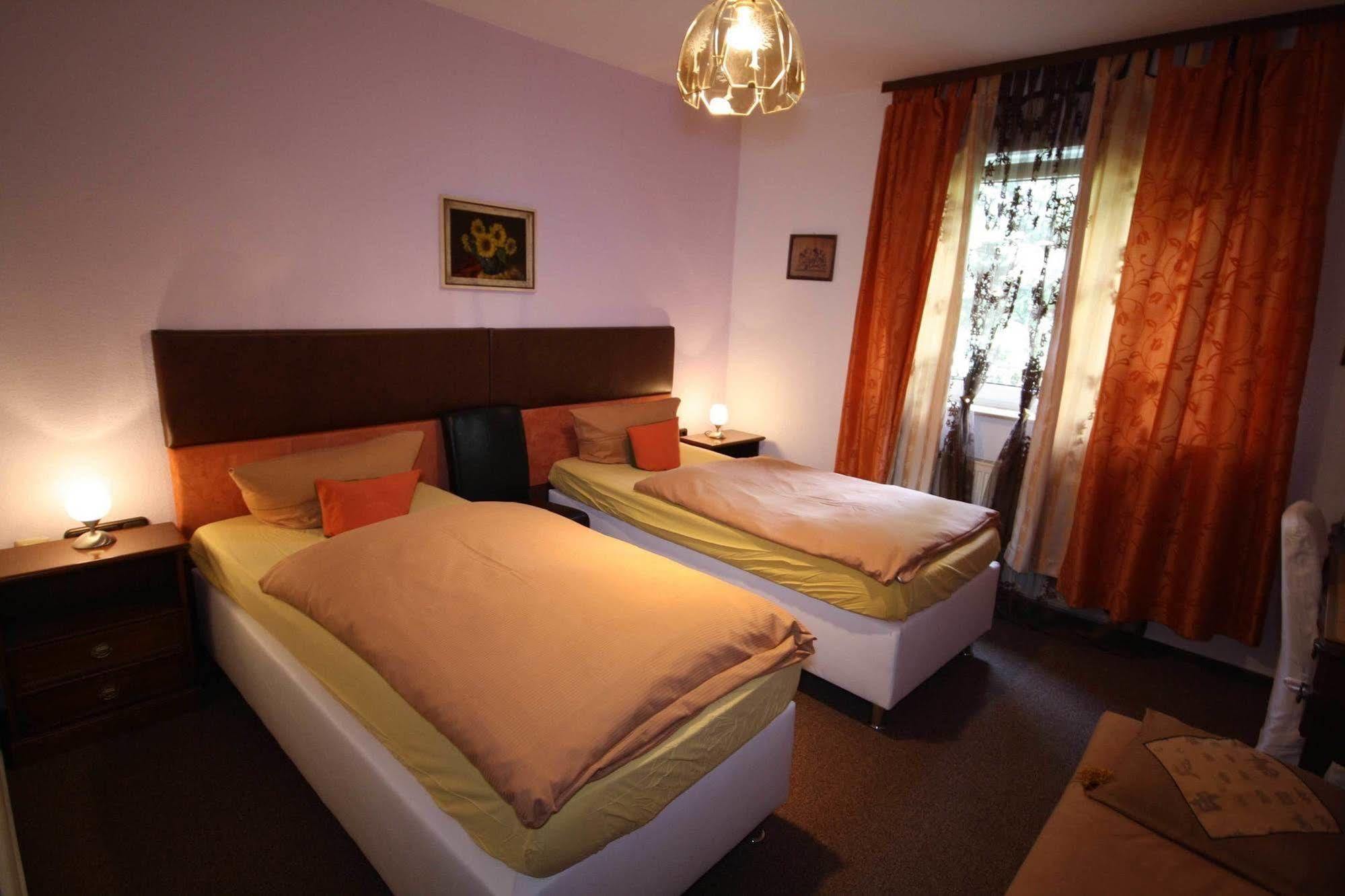 Hotel Attache Raunheim Exteriör bild