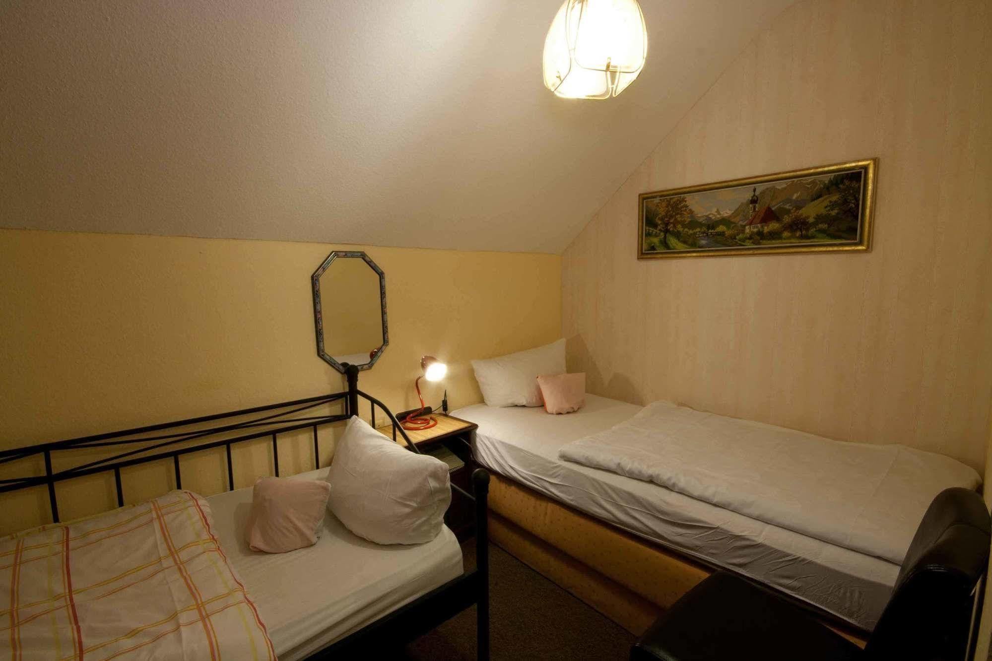 Hotel Attache Raunheim Exteriör bild