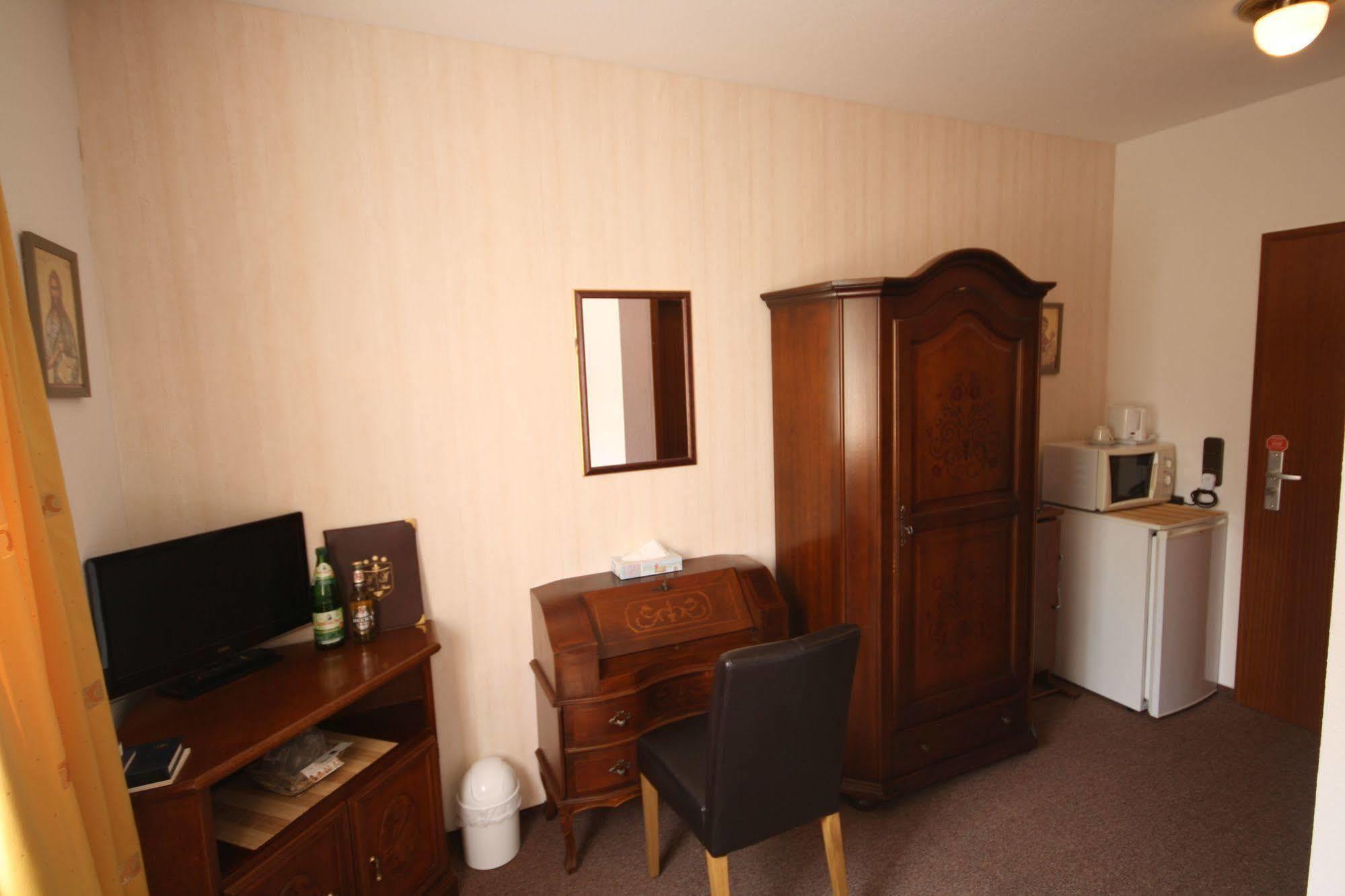 Hotel Attache Raunheim Exteriör bild