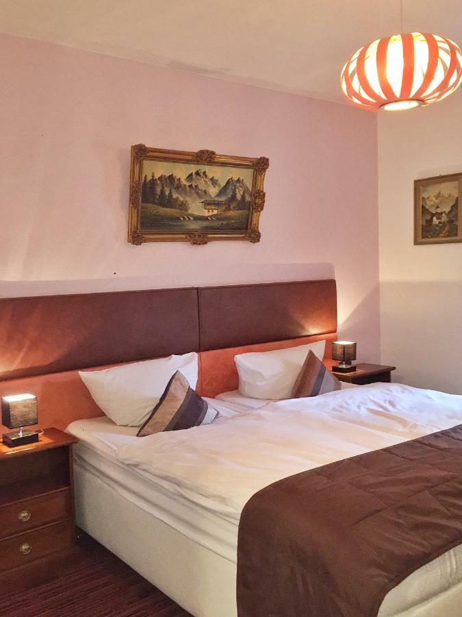 Hotel Attache Raunheim Exteriör bild