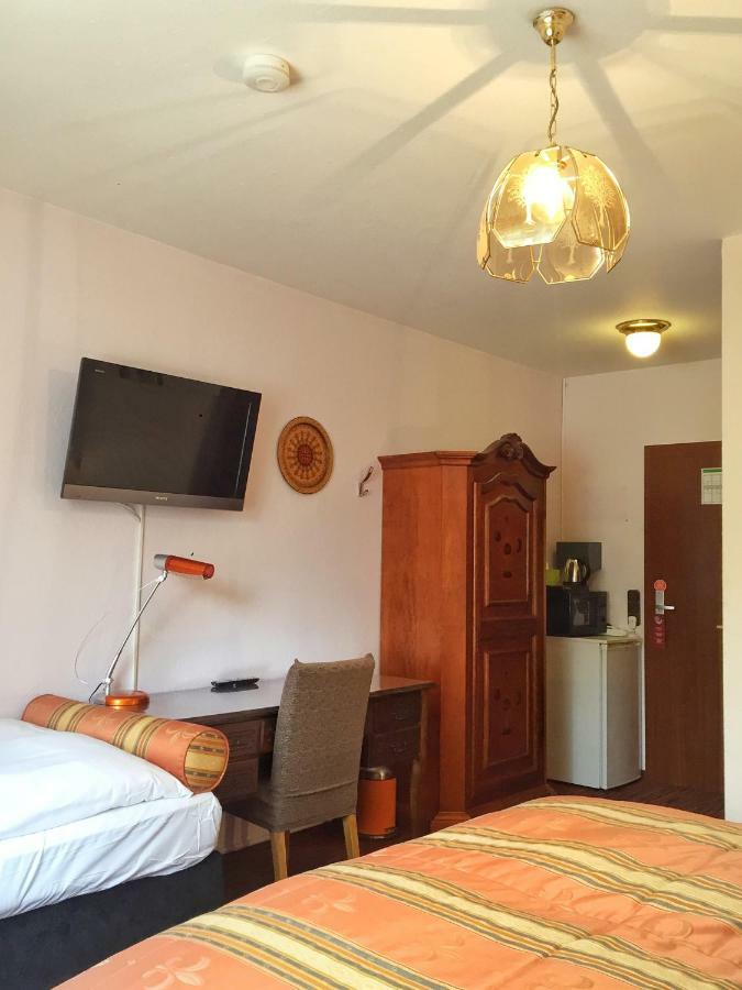 Hotel Attache Raunheim Exteriör bild