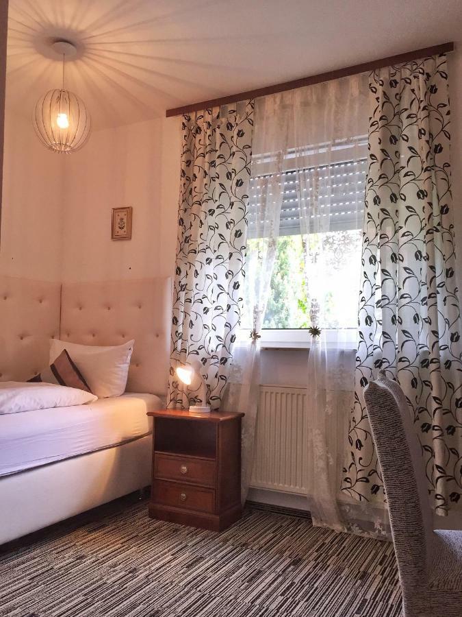 Hotel Attache Raunheim Exteriör bild