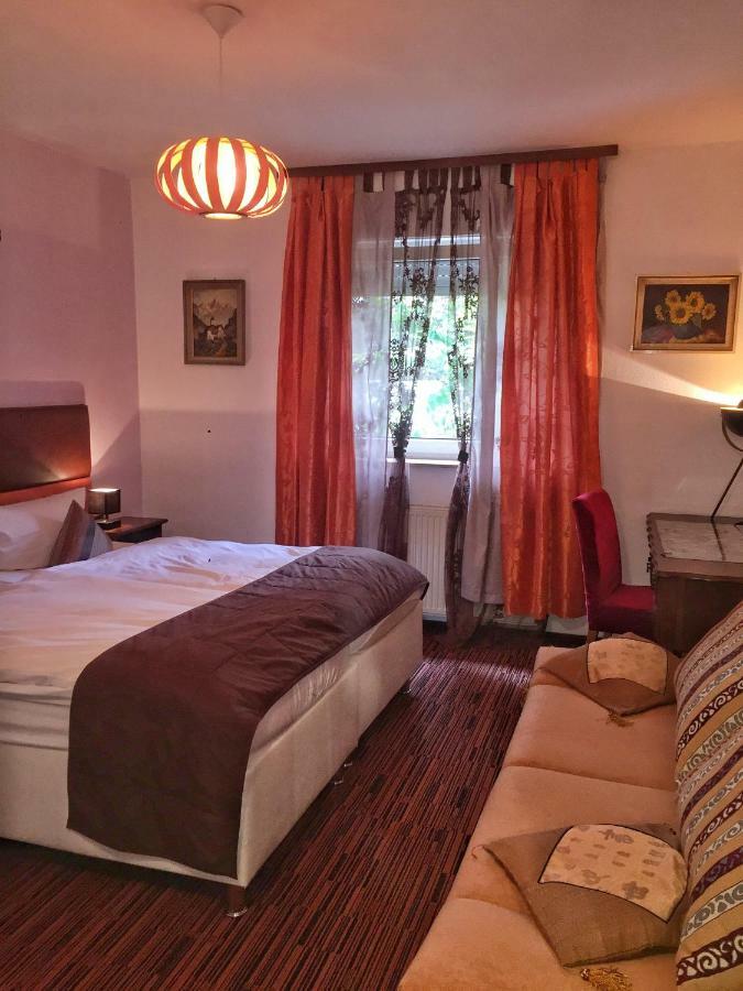 Hotel Attache Raunheim Exteriör bild